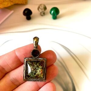 Beautiful Brutalist Pendant 🧙 💗☀️!
